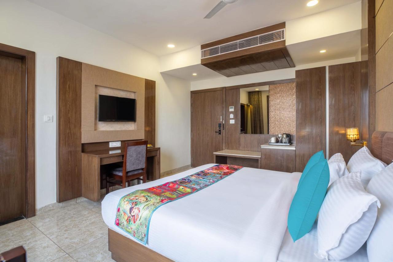 Pandora Grand Udaipur Hotel Bagian luar foto